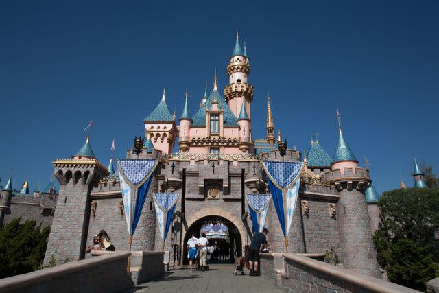 <a href="http://www.kaytedphoto.com" data-component="link" data-source="inlineLink" data-type="externalLink" data-ordinal="1" rel="nofollow">Kayte Deioma</a> Disneyland Resort is a popular spot for proposals