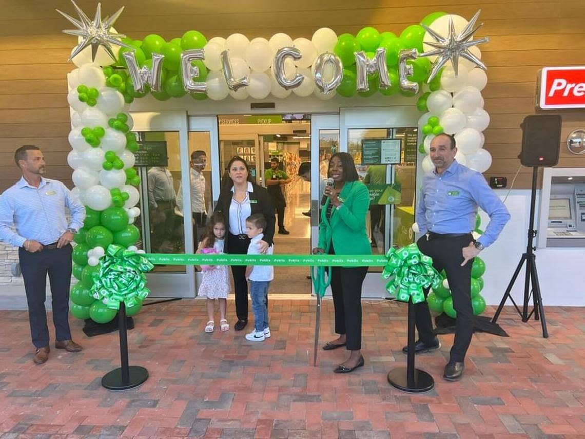 Grand opening of a new Publix at The Crossings in West Kendall on Thursday, June 15. Ron Magill/For the Miami Herald