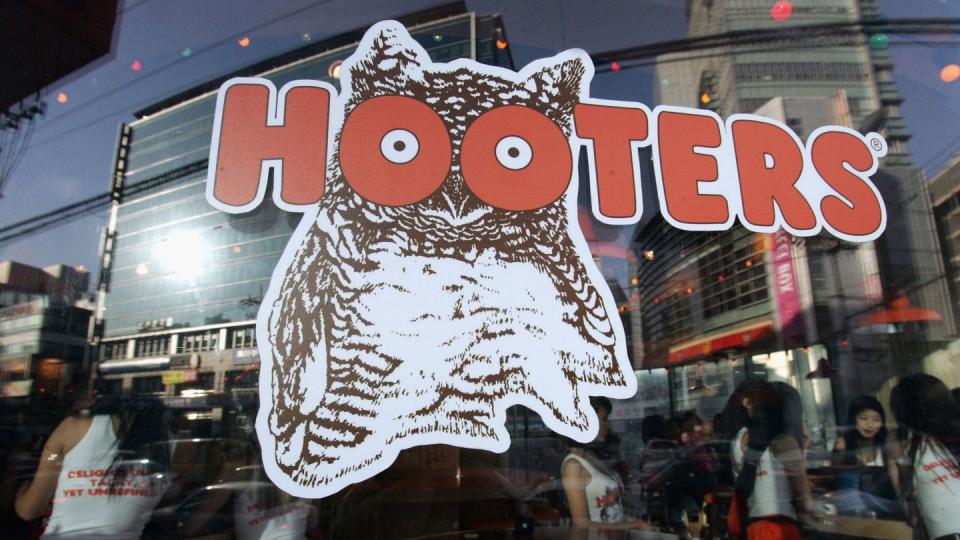 hooters prepares for first south korean restaurant