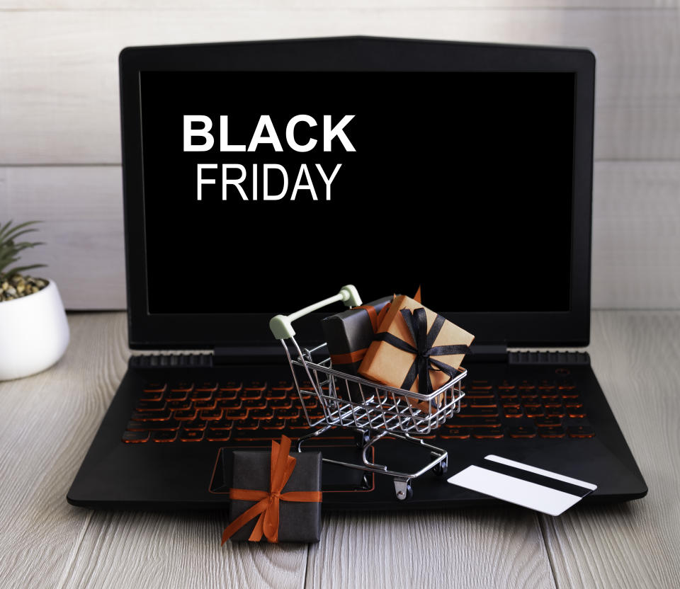 Am 26.11.2021 startet der Black Friday mit attraktiven Tech-Angeboten (Bild: Getty).