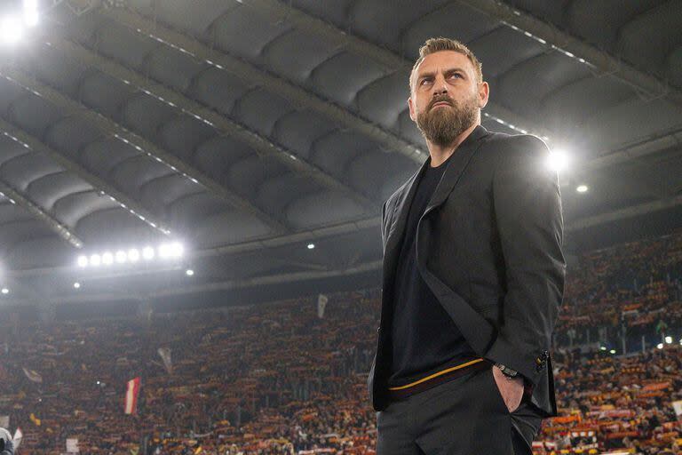 Daniele De Rossi, el reemplazante de Mourinho; como futbolista jugó más de 600 partidos en Roma, y habría sido aprobado por el plantel ante la dirigencia del club.