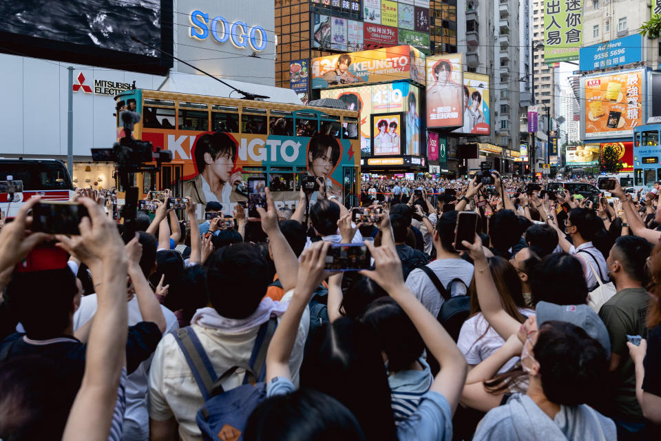 「姜叮叮」慶生活動，不少內地旅客親身體驗免費搭電車的優惠 （照片：Yahoo娛樂圈）