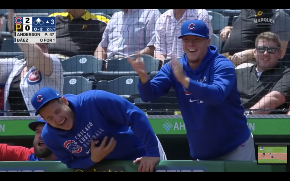 看到巴伊茲成功站上二壘，隊友笑開懷。（翻攝自MLB YouTube）