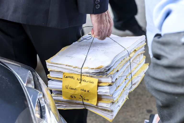 DYN47, BUENOS AIRES 17/05/17, LA AGN ENTREGO A LA JUSTICIA EL EXPEDIENTE ORIGINAL SOBRE LA CAUSA DEL CORREO.FOTO:DYN