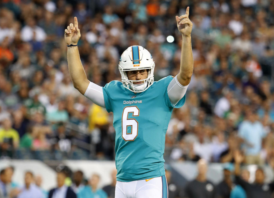 Miami Dolphins quarterback Jay Cutler signals touchdown during an NFL preseason football game against the Philadelphia Eagles at Lincoln Financial Field in Philadelphia, Thursday, Aug. 24, 2017. (Winslow Townson/AP Images for Panini)