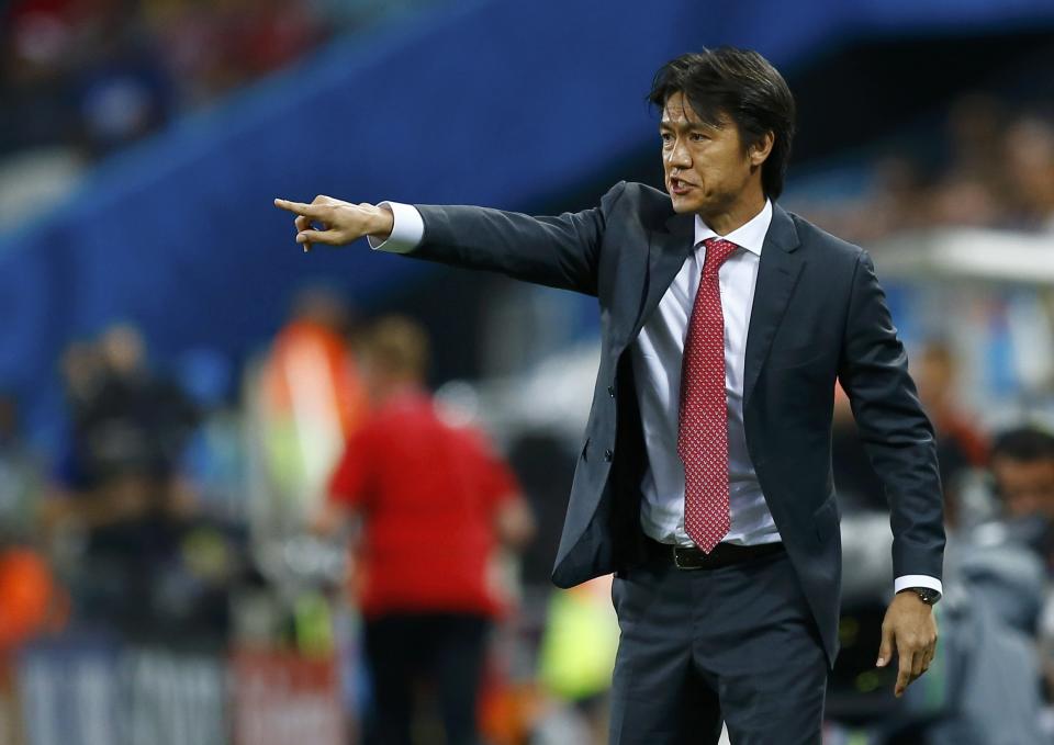 South Korea's coach Hong Myung-bo gestures to his players during their 2014 World Cup Group H soccer match against Belgium at the Corinthians arena in Sao Paulo