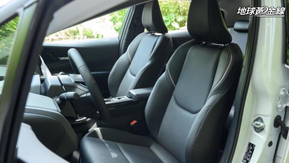 Prius PHEV駕駛座為電動調整。(攝影/ 林先本)