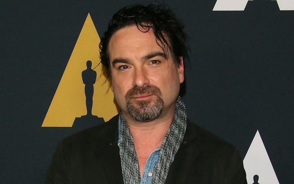 <p>Als Rusty in "Schöne Bescherung" hatte Johnny Galecki im Alter von 14 Jahren eine seiner ersten großen Rollen und ist seitdem nicht mehr aus Film und Fernsehen wegzudenken: Mit seiner Rolle in "Roseanne" (1992-1997), vor allem aber durch seine Rolle als Dr. Leonard Hofstadter in der Nerd-Sitcom "The Big Bang Theory" (2007-2019) wurde er zum gefeierten Star. (Bild: Jean Baptiste Lacroix/Getty Images)</p> 