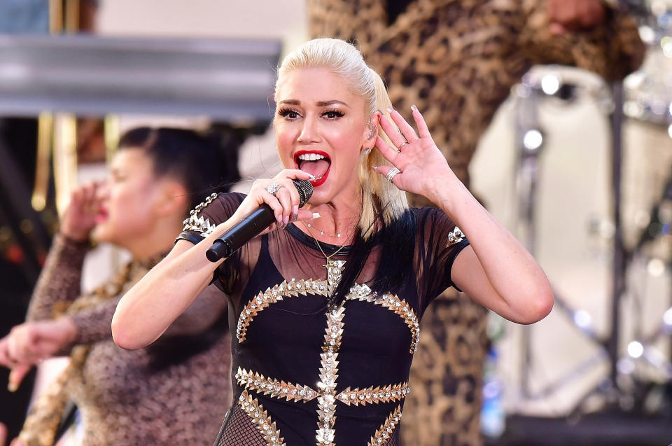 Gwen Stefani invited a bullied fan onstage and the touching moment will make you cry your eyes out