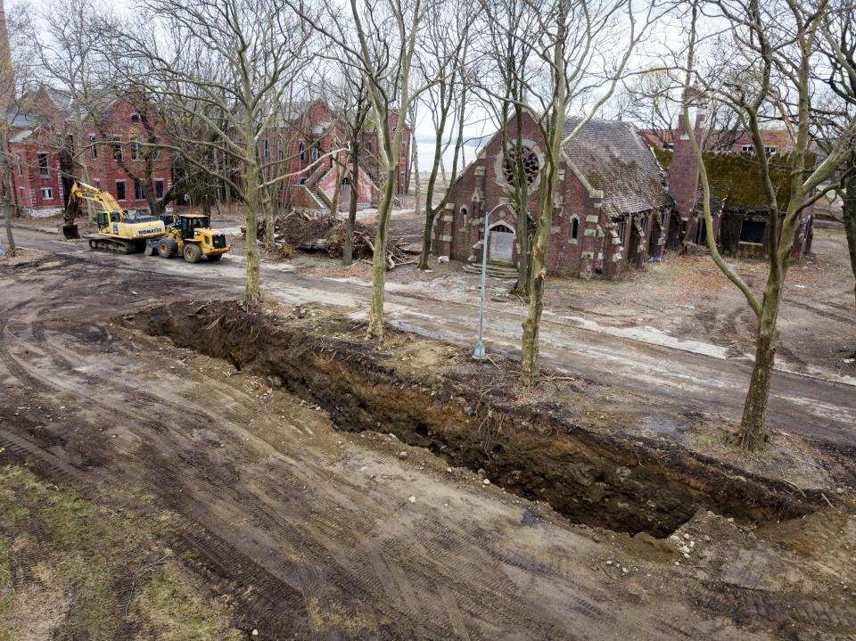 coronavirus covid 19 burial trenches excavator hart island potters field new york city cemetery nyc bronx drone photo april 8 2020 04 09T164203Z_1653016799_RC241G9P3V2L_RTRMADP_3_HEALTH CORONAVIRUS USA HART ISLAND.JPG