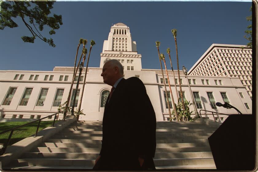 032360.ME.0629.rirodan.18.gf Mayor Richard Riordan leaves one of his last press conferences late Friday, June 29, 2001.