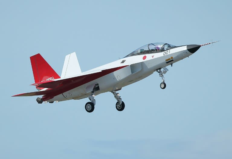 The X-2 advanced technological demonstrator plane of the Japanese Air Self-Defence Force takes off at Komaki Airport in Komaki, Aichi prefecture on April 22, 2016