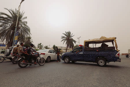 Pro-Houthi policemen control vehicles at a checkpoint on a street in the Red Sea port city of Hodeidah, Yemen June 14, 2018. REUTERS/Abduljabbar Zeyad