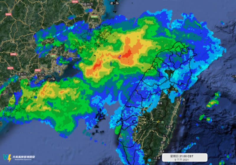 ▲《天氣風險 WeatherRisk》在臉書粉專發文，並貼出9日晚間9時的雷達回波圖。（圖／翻攝自《天氣風險 WeatherRisk》臉書粉專）