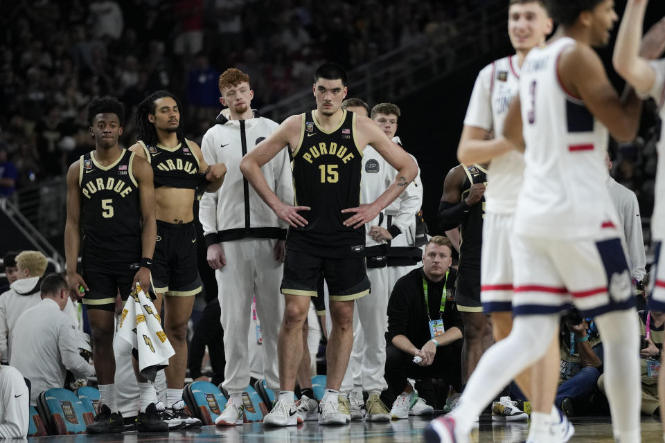 Purdue center Zach Edey (15) watches as UConn celebrates their win in the NCAA college Final Four championship basketball game, Monday, April 8, 2024, in Glendale, Ariz. (AP Photo/David J. Phillip)