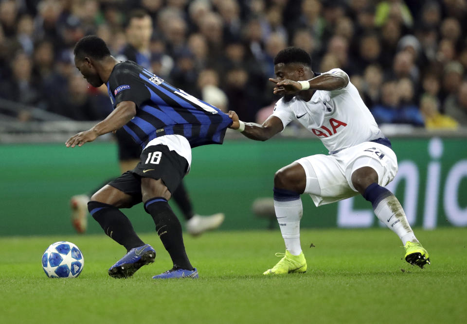 Tottenham defender Serge Aurier, right, chases Inter defender Kwadwo Asamoah during a Champions League group B soccer match between Tottenham Hotspur and Inter Milan at Wembley stadium in London, Wednesday, Nov. 28, 2018. (AP Photo/Matt Dunham)