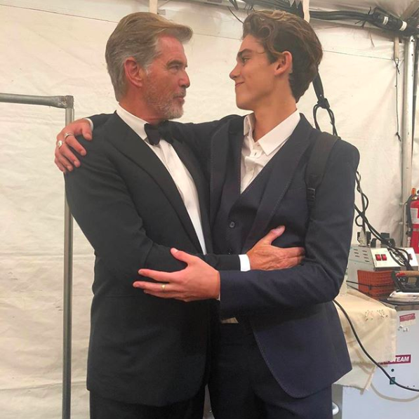 <p>Fier de son fils, l’ancien 007 avait fait le déplacement, surprenant son fiston qui ne s’attendait pas à le voir au premier rang du défilé. (Crédit Instagram) </p>