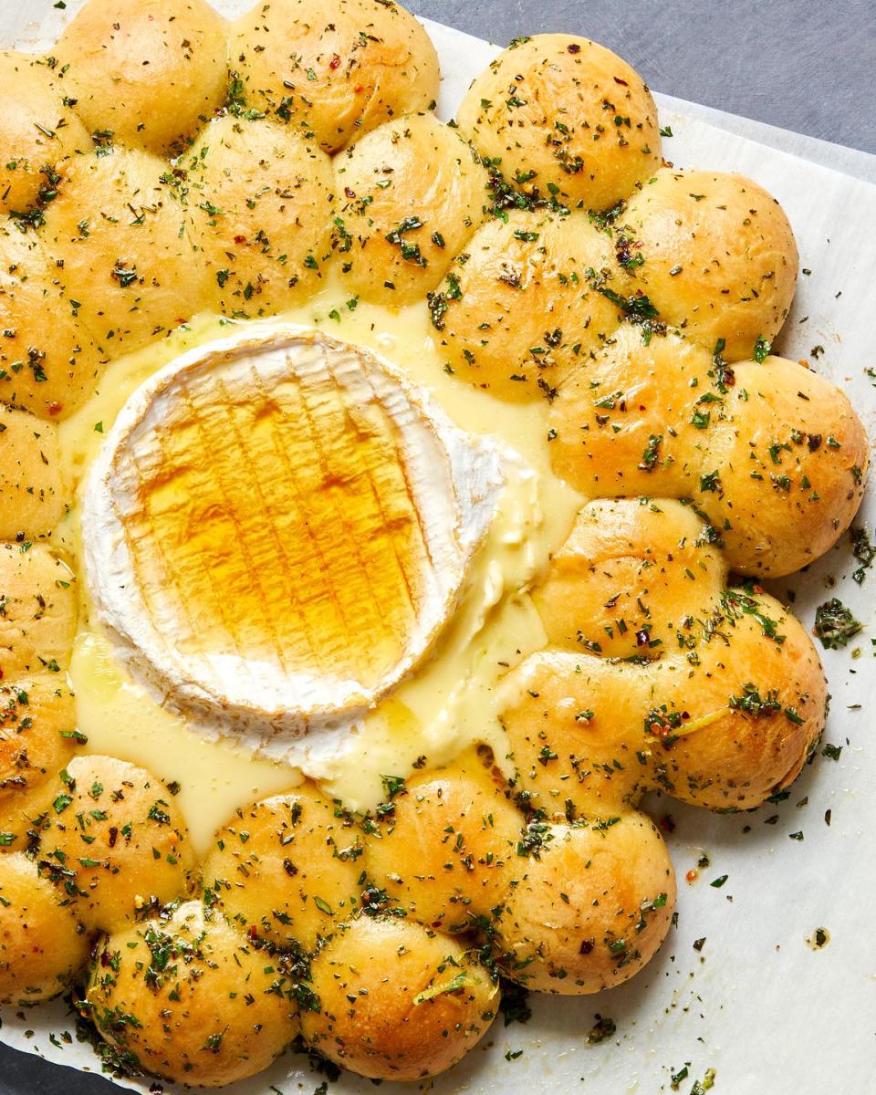 baked brie wreath bread