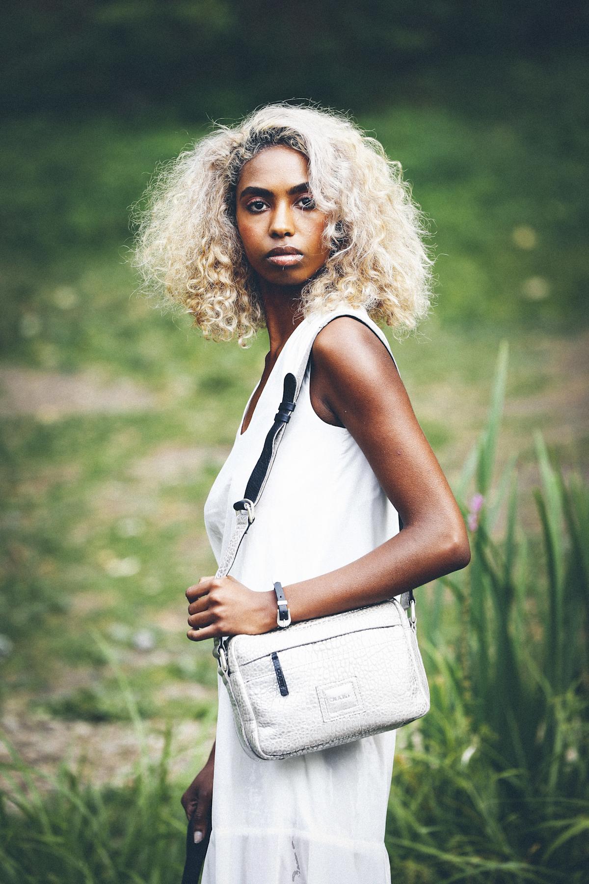 How to Bleach Curly and Kinky Hair Without Damaging It