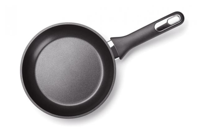 Is It Safe To Use Scratched Nonstick Pans? Here's What Experts Say