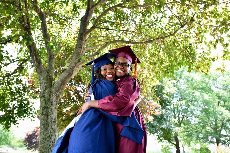 Quiana Cohn hugs her daughter, India. Both arewearing their graduation caps and gowns. (Gaby Valladolid)
