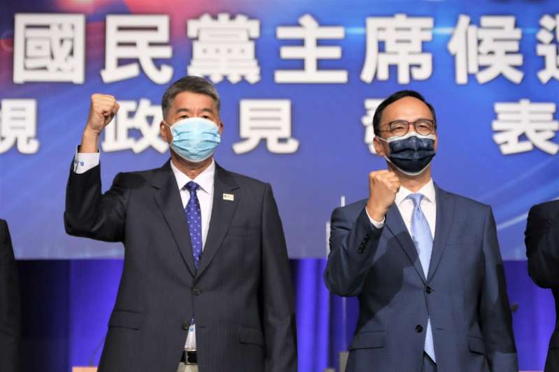 朱立倫（右）與張亞中（左）在9月4日國民黨主席補選電視政見會（國民黨提供）.jpg