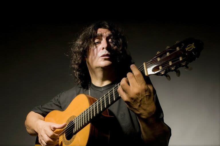 Luis Salinas, uno de los grandes devotos de las guitarras de Antigua Casa Núñez