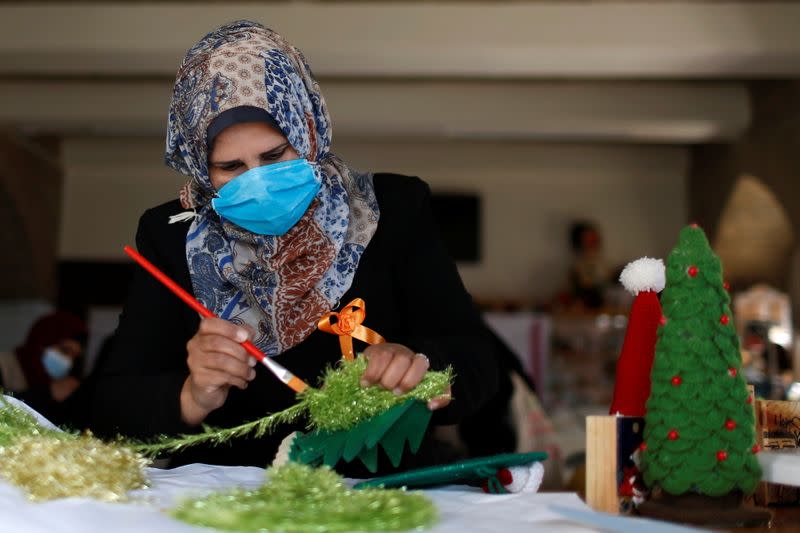 A gloomy Christmas in store for Gaza handicraft workshop