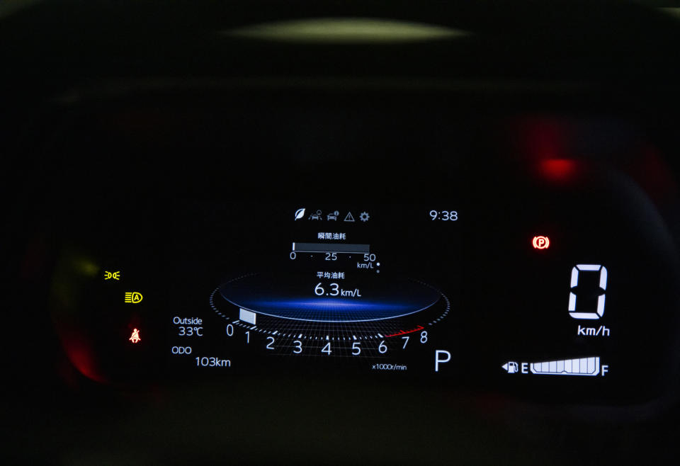 試駕車搭載新設計的7吋全彩數位儀錶，可顯示豐富的行車資訊與畫面主題設定。