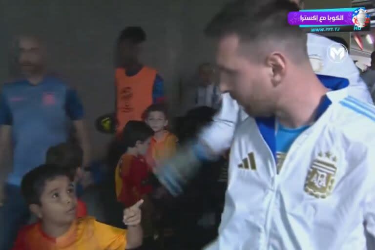 El tierno intercambio en los túneles entre un niño y Leo Messi (Foto: Captura de video / X @M30Xtra)