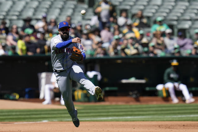 Mark Canha caught looking in Mets pitch clock violation