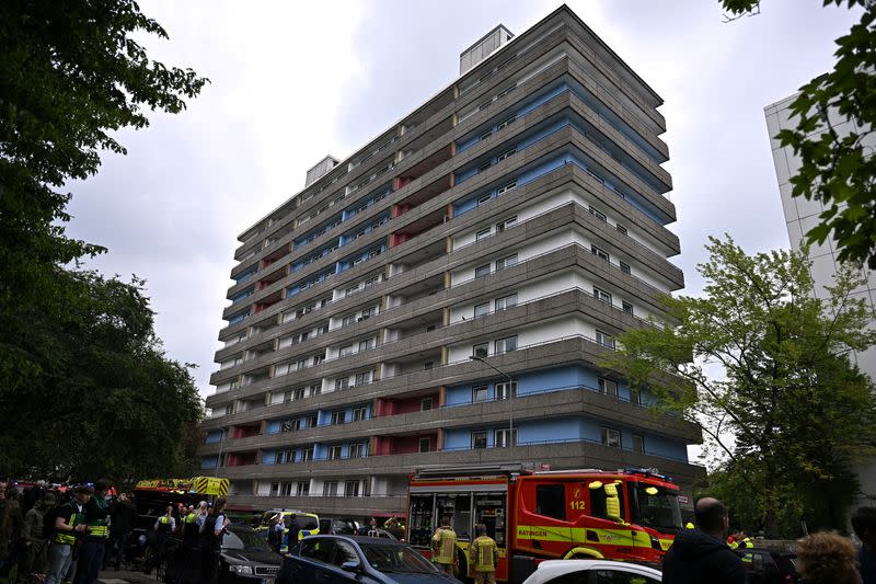 Blast at apartment building injures German police, firefighters