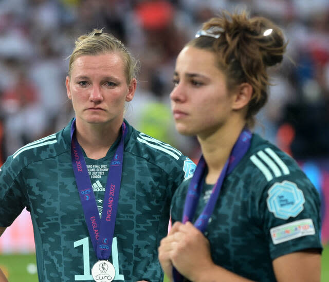 Stolz und Trauer bei den DFB-Frauen nach der Finalniederlage: "Es tut einfach nur schweineweh"