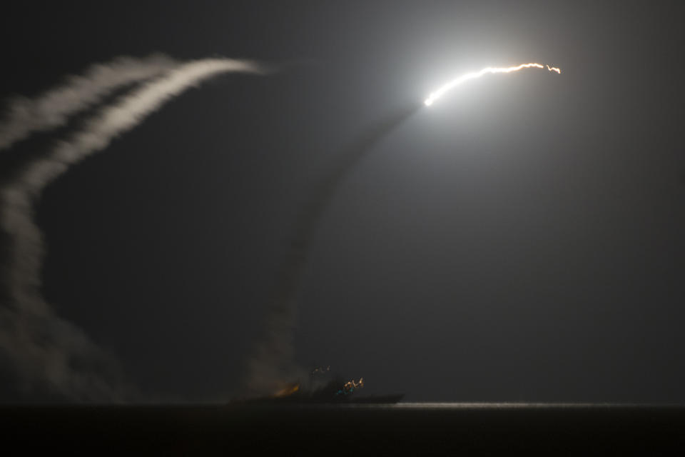 Ein Marschflugkörper vom Typ Tomahawk wird im Jahre 2014 im arabischen Golf abgefeuert. - Copyright: picture alliance / abaca | ABACA