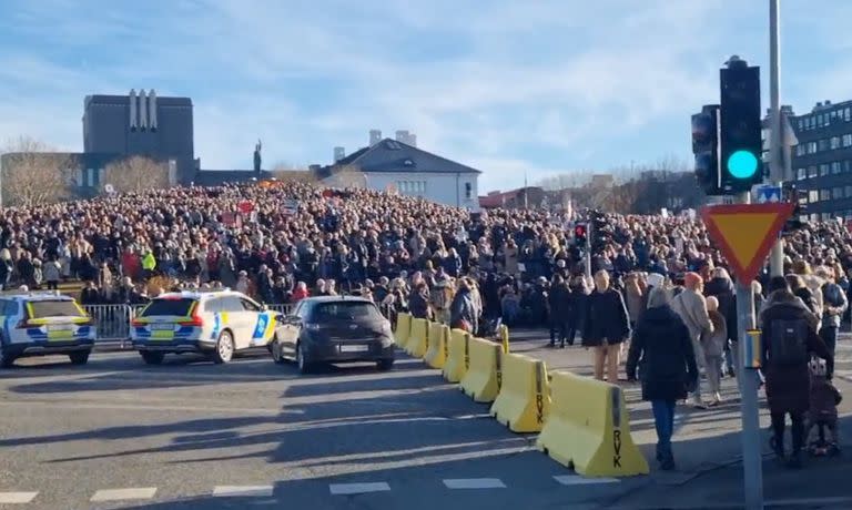 Mega huelga en Islandia convocada por mujeres para pedir por igualdad salarial y el fin de la violencia de género