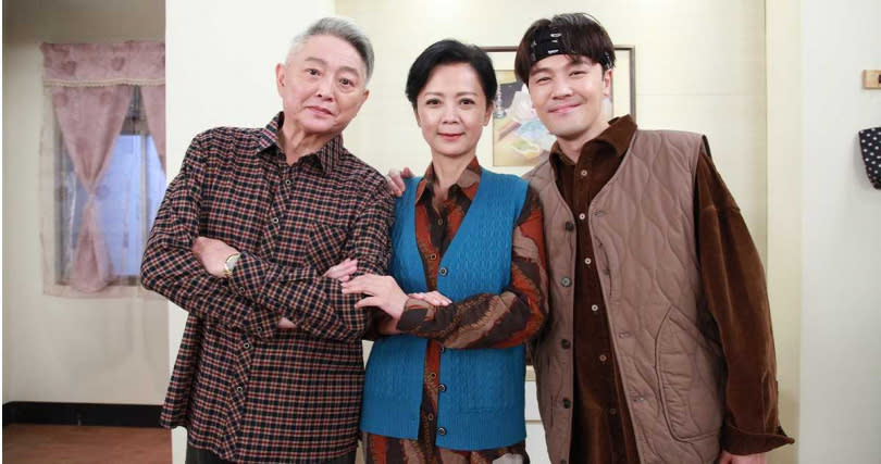 李國超（左起）、高欣欣、黃文星在《市井豪門》搭檔合作演出一家人。（圖／民視提供）