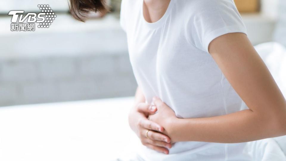 女童最後因肚子劇烈疼痛才前往就醫。（示意圖／shutterstock達志影像）