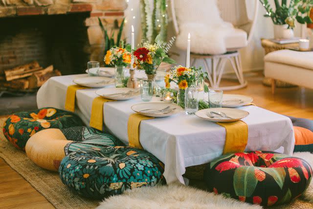 <p><a href="https://www.blackandblooms.com/blog/how-to-style-a-fun-floor-seated-friendsgiving" data-component="link" data-source="inlineLink" data-type="externalLink" data-ordinal="1">Sara Toufali</a></p>