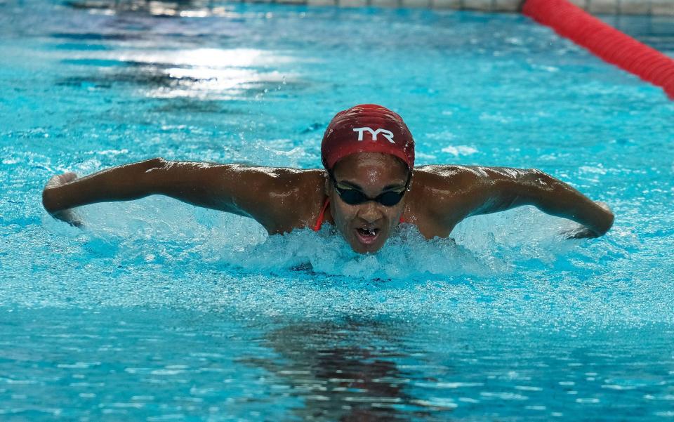 GB swimmer Alice Dearing in training at Loughborough University. - John Robertson