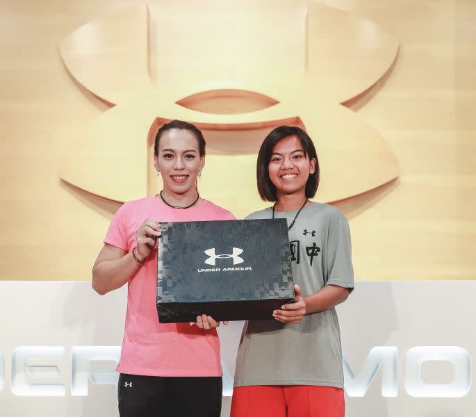 UNDER ARMOUR 攜手舉重國手郭婞淳，一同打造特製ARMOUR BOX運動裝備回饋母校「臺東縣立寶桑國民中學」。