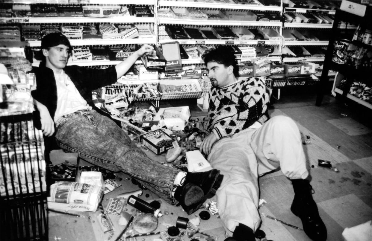 The 1994 movie 'Clerks' was one of many 'Slacker films' that were made in the 1990s. <a href="https://www.gettyimages.com/detail/news-photo/actors-jeff-anderson-and-brian-ohalloran-on-set-of-the-news-photo/459830921?adppopup=true" rel="nofollow noopener" target="_blank" data-ylk="slk:Michael Ochs Archives/Getty Images;elm:context_link;itc:0;sec:content-canvas" class="link ">Michael Ochs Archives/Getty Images</a>