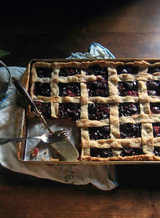 <strong>Get the <a href="http://www.unegaminedanslacuisine.com/2013/07/cherry-slab-pie.html" target="_blank">Cherry Slab Pie recipe</a> from Une Gamine Dans La Cuisine</strong>