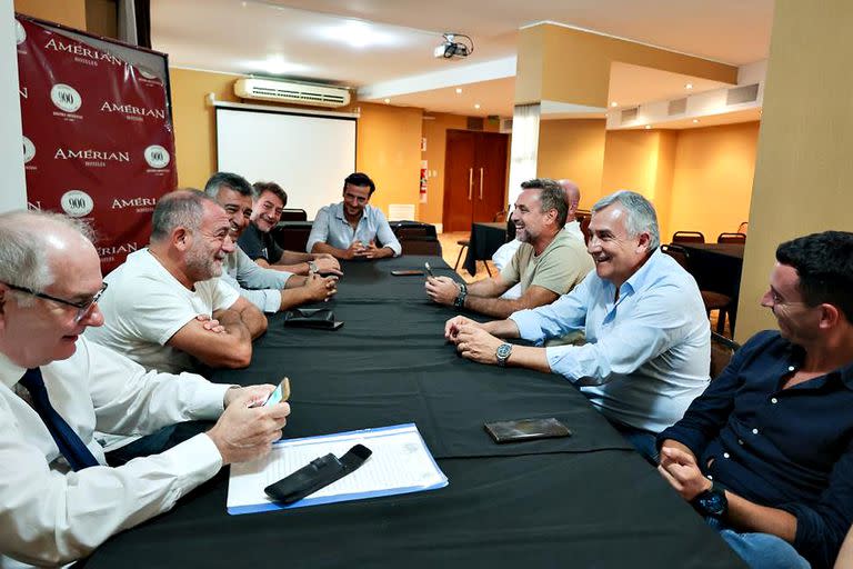 Gerardo Morales en Córdoba con Luis Juez y Rodrigo de Loredo