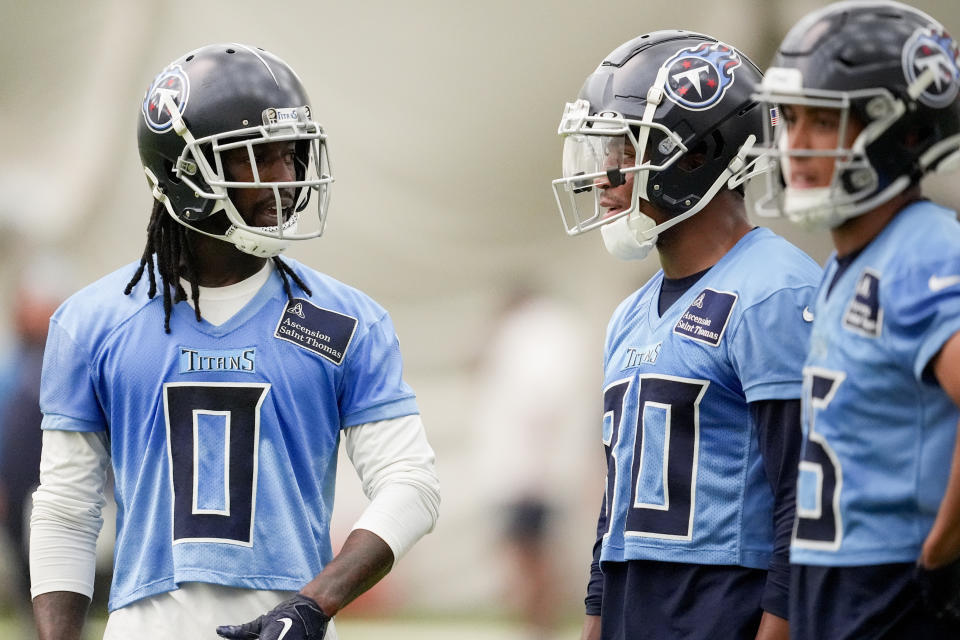 Tennessee Titans wide receiver Calvin Ridley (0) talks to teammates wide receiver Bryce Oliver, center, and Nick Westbrook-Ikhine, right, during NFL football practice Tuesday, June 4, 2024, in Nashville, Tenn. (AP Photo/George Walker IV)