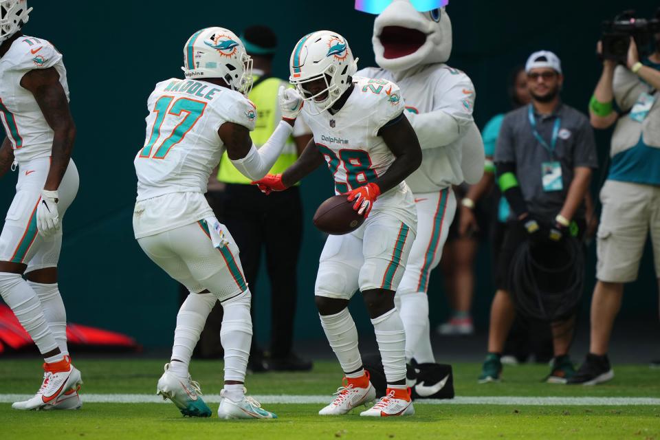 Miami Dolphins running back De'Von Achane celebrates his touchdown against the New York Giants with wide receiver Jaylen Waddle during the first half at Hard Rock Stadium.