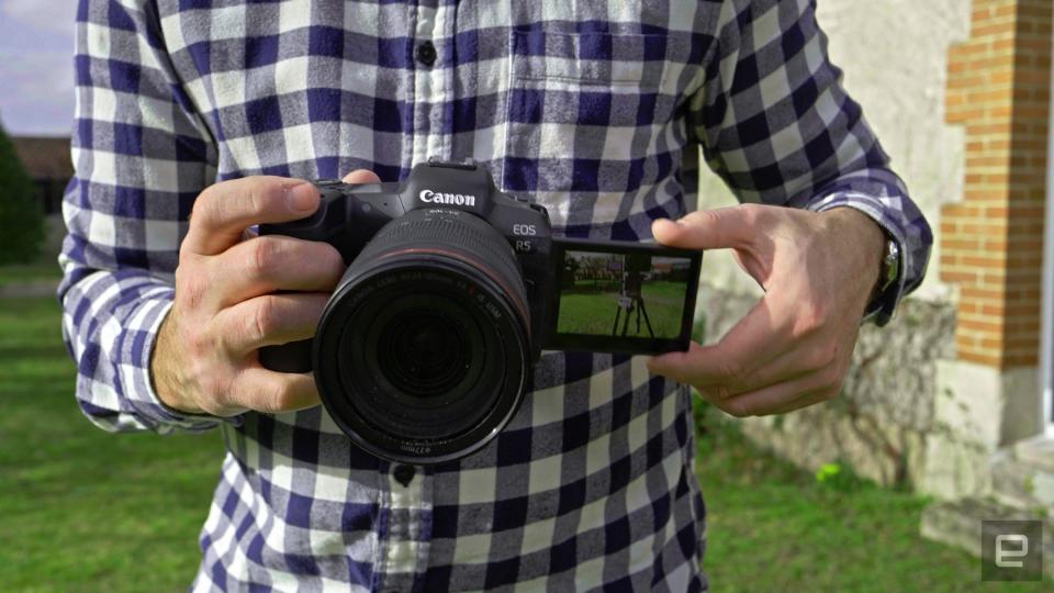 <p>Canon EOS R5 camera review</p> 