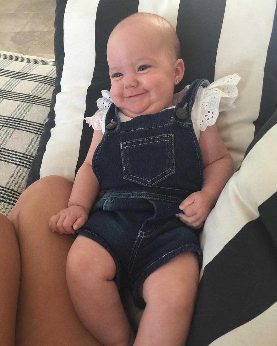 <p>La hija menor de la modelo Rocío Guirao Díaz, y el empresario, Nicolás Paladini, llegó al mundo hace solo cinco meses y ya conquista desde la cuenta de Instagram de su mamá, con su tierna sonrisa y sus conjuntos cancherísimos. ¿Cuál de ellos creés que se perfilará como ícono de la moda? – Foto: Instagram.com/rocioguiraodiaz/ </p>