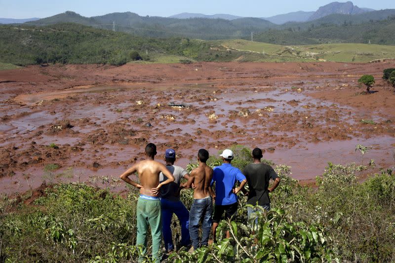 FILE PHOTO: Residents observe the Bento Rodrigues district covered with mud after a dam owned by Vale SA and BHP Billiton Ltd burst in Mariana