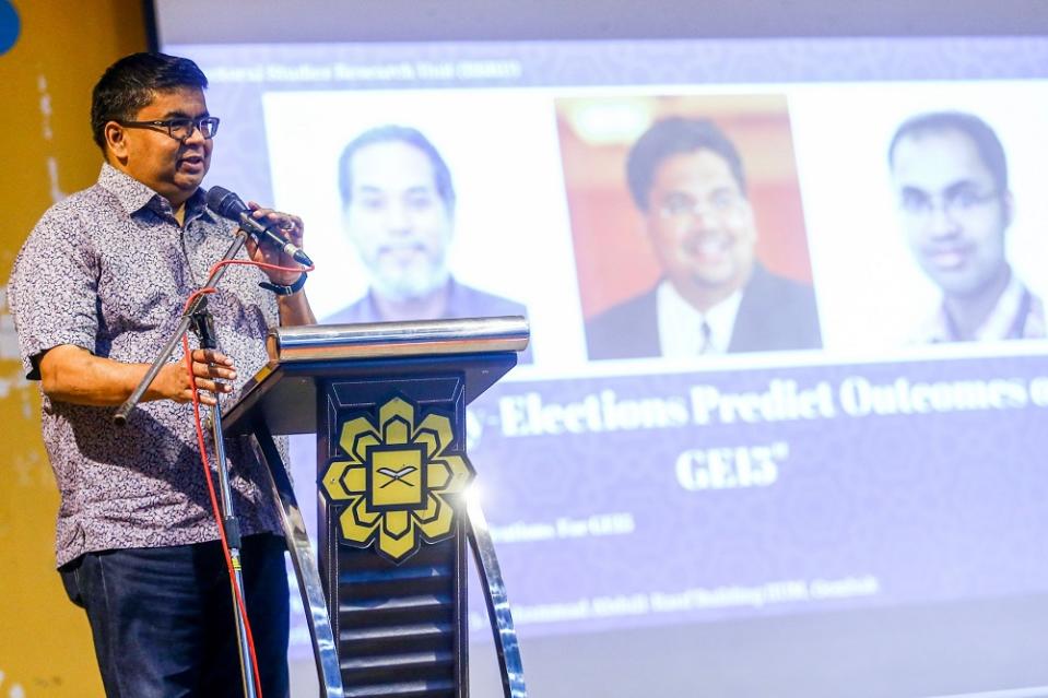 Datuk Wira Rais Hussin Mohamed Ariff speaks at the 14th Election Seminar at the International Islamic University of Malaysia in Gombak August 28, 2019. — Picture by Hari Anggara