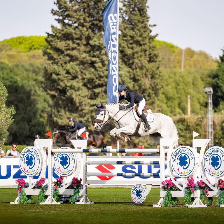 Sira Martínez fue campeona de España de saltos en la categoría de jóvenes jinetes.